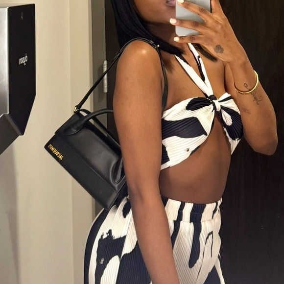 Jacquemus Black Mini Bag with Gold Accents - Picture 4 of 11